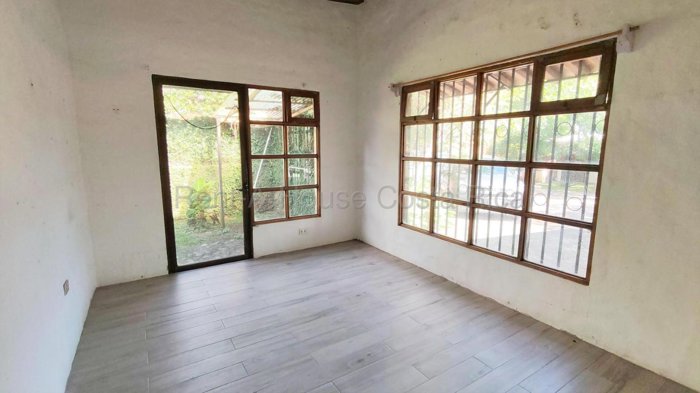 Venta de propiedad con 4.000 m² y uso de suelo mixto en Santa Ana Centro #27-112 GS in Salitral, Santa Ana, San José — $1,100,000 - Photo 3 of 9