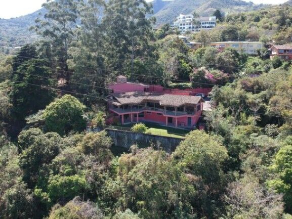Hermosa casa en la montaña de San Antonio de Escazú con vistas panorámicas in San Antonio, Escazú, San José — $550,000