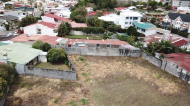 Se vende lote plano de 2,135m2 con uso mixto en Curridabat 23-2148 en Curridabat, San José — $1,790,000