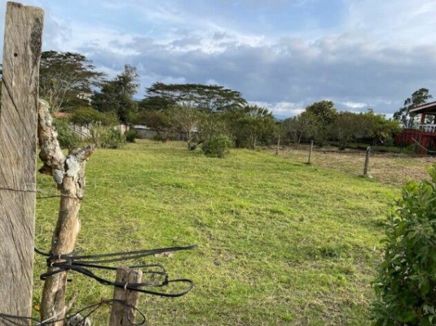 VENTA DE LOTE CERCA DE CLUB LOMAS DEL ZURQUÍ. DISPONIBILIDAD DE AGUA Y LUZ. en San Isidro, Heredia — ₡ 85 000 000