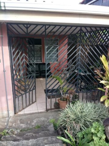 Propiedad con Rentabilidad Asegurada  2 Casas en Terreno de 600m2  en Paracito, Santo Domingo, Heredia — ₡ 145 000 000