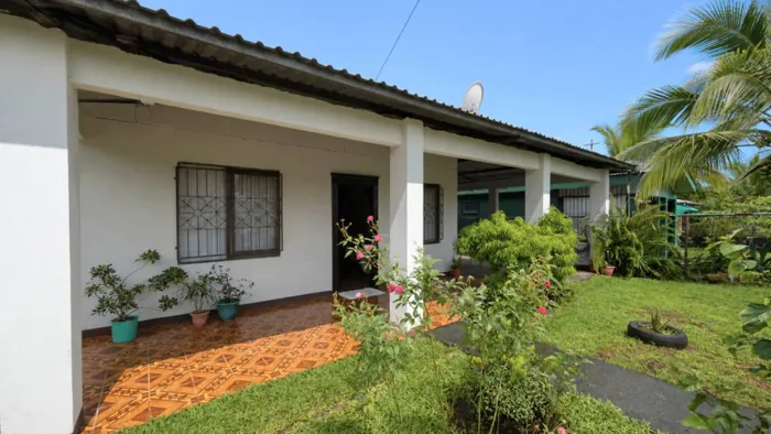 Venta de propiedad con casa en Roxana, Pococí. in Roxana, Pococí, Limón — ₡ 38 000 000 - Photo 2 of 15