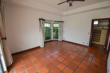 Casa de 4 Habitaciones + Sala de TV en Guachipelín de Escazú en Escazú, San José — $4,000 - Foto 4 de 39