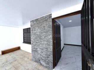 Alquiler de Casa de 3 Habitaciones en Sabanilla Montes de Oca en Sabanilla, Montes De Oca, San José — $1,590 - Foto 2 de 12
