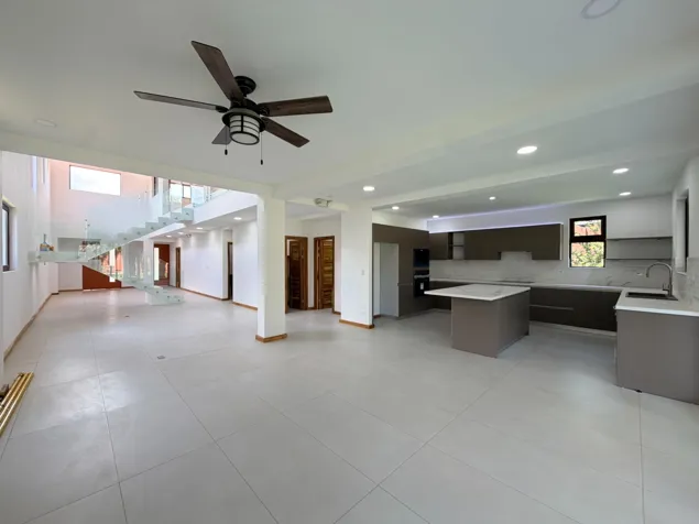 SE ALQUILA CASA DE LUJO EN LA GUÁCIMA DE ALAJUELA en Guácima, Alajuela — $3,750