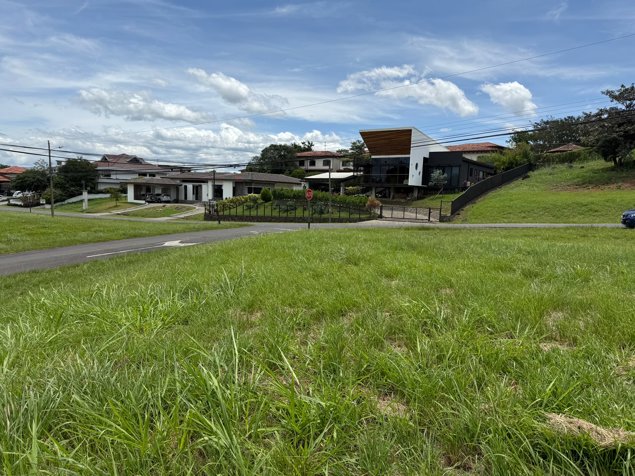 Lote Esquinero en Los Reyes, Guácima, Alajuela en Guácima, Alajuela — $165,000 - Foto 2 de 8