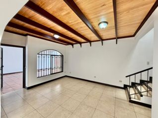 Venta Propiedad con 2 Apartamentos en Trejos Montealegre, Escazú in San Rafael, Escazú, San José — $400,000 - Photo 4 of 19