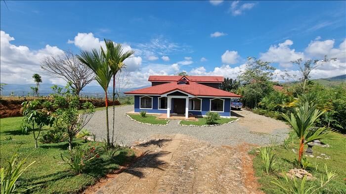 HOUSE FOR SALE, WITH AMAZING VIEWS, 4 BDRM IN SANTA ELENA en Cajón, Pérez Zeledón, San José — $299,000
