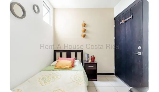 Venta de Casa en Condominio en Ulloa de Heredia.  in Ulloa, Heredia — $250,000 - Photo 2 of 20