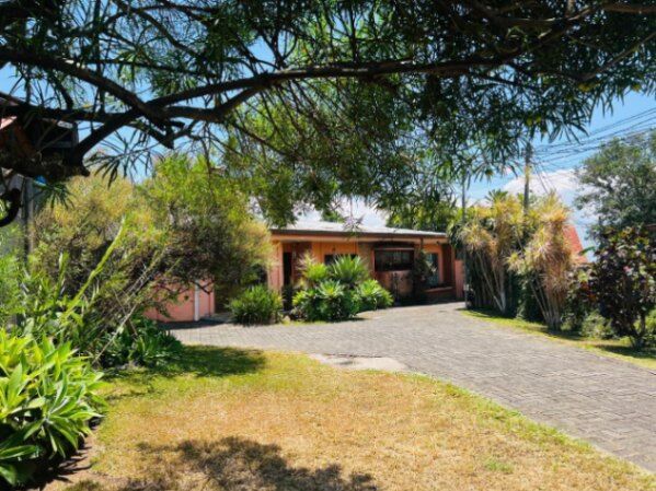 Venta de 2 casas en lote de 1709 m2 en San Rafael Heredia in San Josecito, San Rafael, Heredia — $379,000