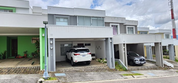 Hermosa casa en venta (Condominio Interamericana) in San Pablo, Heredia — $249,500