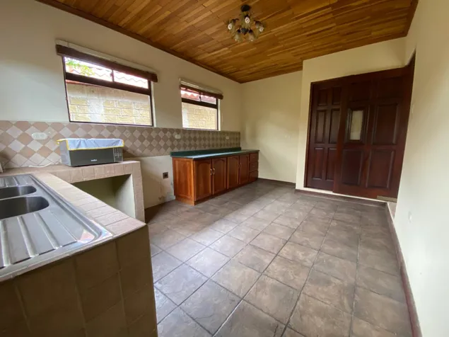 Casa en Venta 5 Habitaciones 6 baños 4 Estacionamientos en Guadalupe, Cartago en Guadalupe, Cartago — ₡ 850 000 - Foto 2 de 3