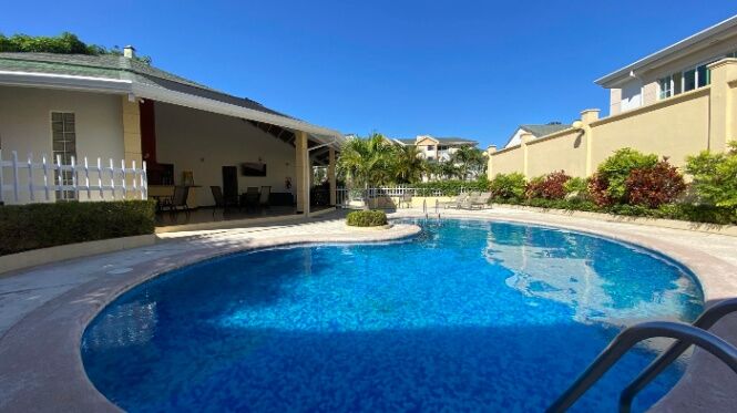 Bella Casa en Alquiler en San Rafael de Escazú. RAH 25-954 en San Rafael, Escazú, San José — $3,950