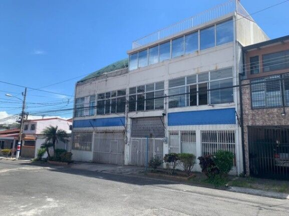 Se vende espaciosa propiedad de 3 plantas en San Francisco 2 Rios 24-542 in San Francisco de Dos Ríos, San José — $625,000