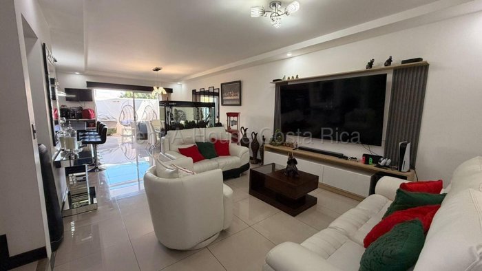 Venta de Casa en Santo Domingo de Heredia. RAH 27-376 in San Miguel, Santo Domingo, Heredia — $280,000
