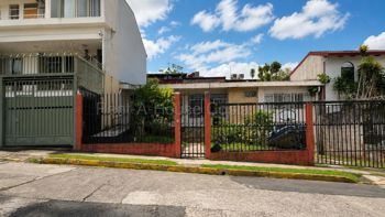 Venta de Propiedad con Uso de Suelo Mixto en Los Yoses #27-256 GS