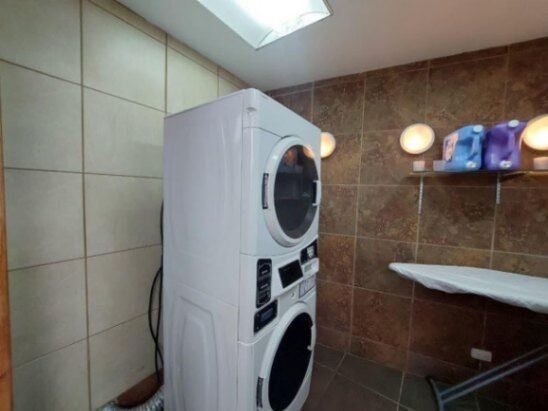 Se alquila espaciosos apartamento amoblado en La Sabana 26-507 en Mata Redonda, San José — $1,100