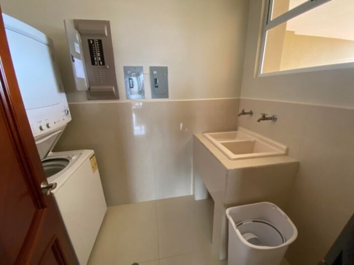 Apartamento en San Rafael de Escazú, amoblado en alquiler en San Rafael, Escazú, San José — $2,300