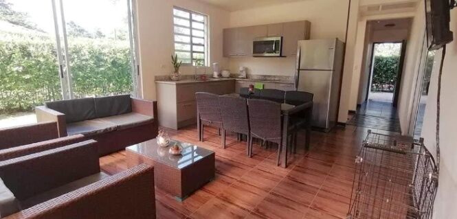 Venta de propiedad con 3 apartamentos en lote de 1013 m2 en Tamarindo Guanacaste en Tamarindo, Santa Cruz, Guanacaste — $590,000