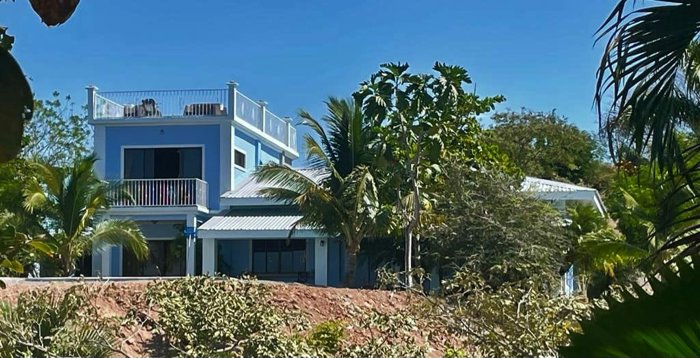 Espectacular casa con vistas al océano y piscina privada in San Juan Grande, Esparza, Puntarenas — $475,000