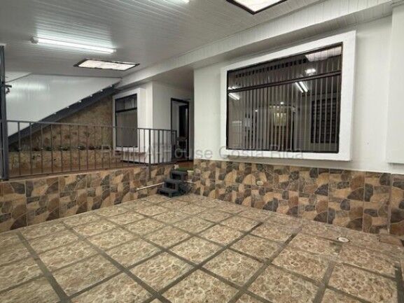 Alquiler casa 1 nivel con oficina y patio ideal familiar #26-1861 GS in Granadilla, Curridabat, San José — $1,190