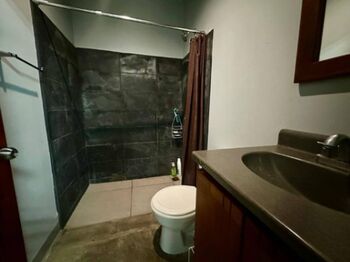 VENDO CASA+4 APTOS EN MORAVIA-SAN JOSÉ. in San Vicente, Moravia, San José — $600,000 - Photo 5 of 10
