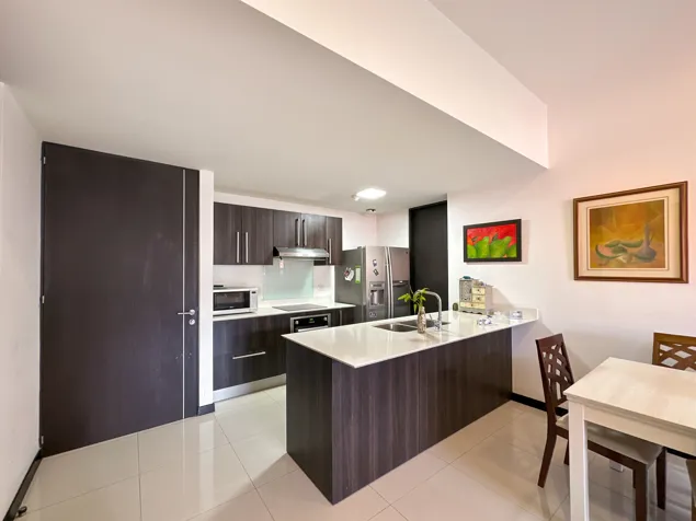 Oportunidad Hermoso Apartamento con Excelente ubicación en Santa Ana en Pozos, Santa Ana, San José — $245,000 - Foto 3 de 22