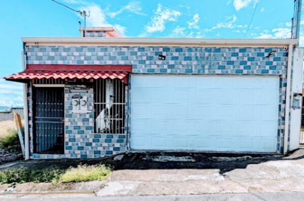 Propiedad en Venta en Paraíso de Cartago: Casa + Apartamento en Zona de Alta Plusvalía in Paraíso, Cartago — ₡ 82 900 000