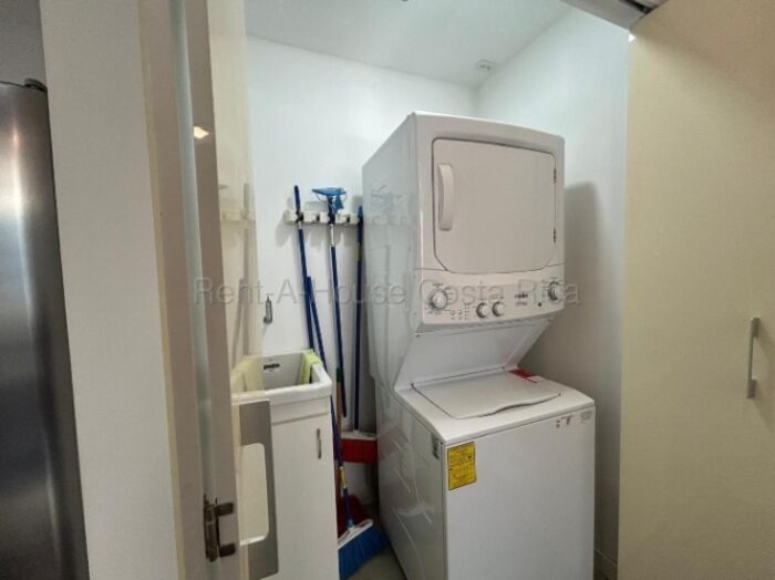 Se vende apartamento en Escazú Centro 26-1738 in Escazú, San José — $360,000