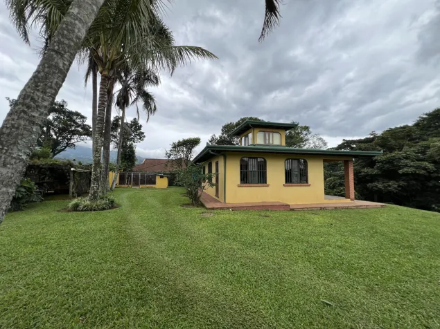 Casa de Ensueño en Poás con Vista al Volcán y Valle Central en Grecia, Alajuela — $300,000 - Foto 2 de 49