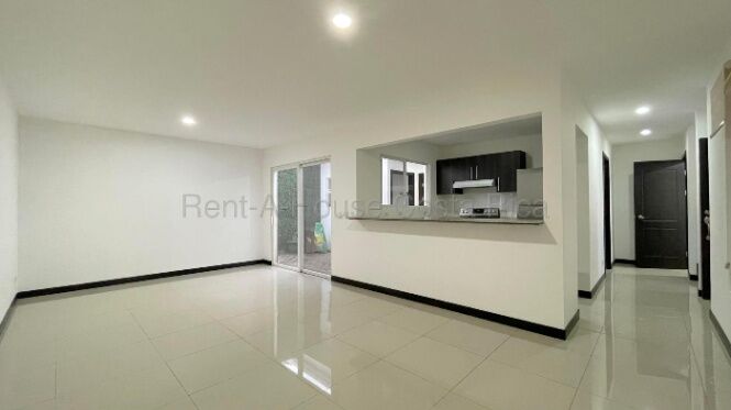 VENTA DE HERMOSA CASA EN SAN ANTONIO DE ESCAZÚ. in San Antonio, Escazú, San José — $230,000