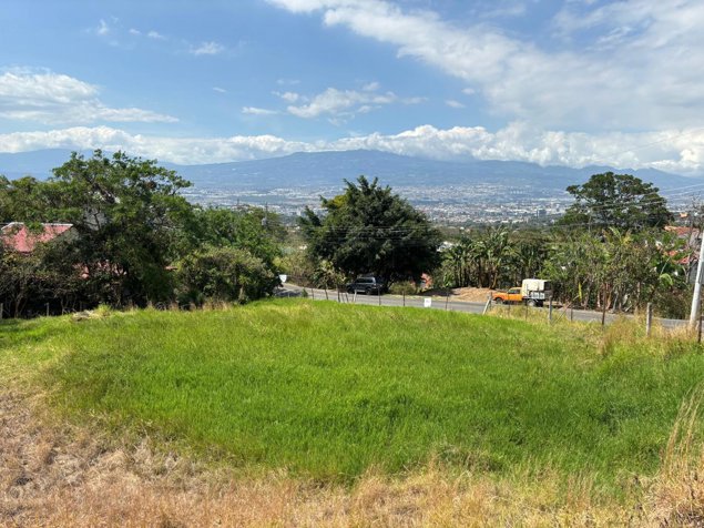 VENTA TERRENO SAN ANTONIO DE ESCAZÚ, PERMISO CONSTRUCCIÓN 8 APTOS en San Antonio, Escazú, San José — $210,000