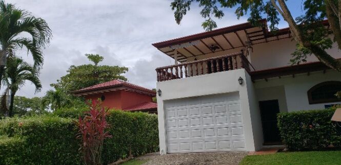 Venta de Casa de Playa en Parrita, Puntarenas.  in Parrita, Puntarenas — $285,000
