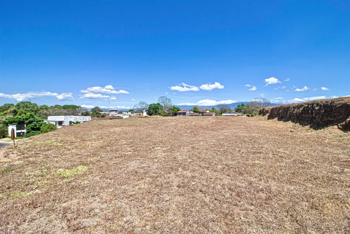 Terreno para construir casa de sueño en Santa Ana. en Santa Ana, San José — $163,000