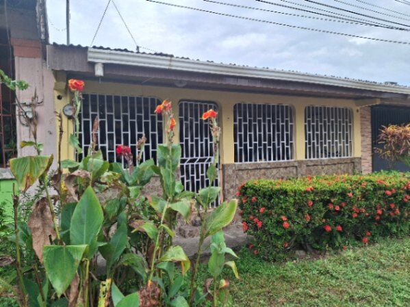 Venta de casa en buen estado en El Roble, Puntarenas — ₡ 28 000 000