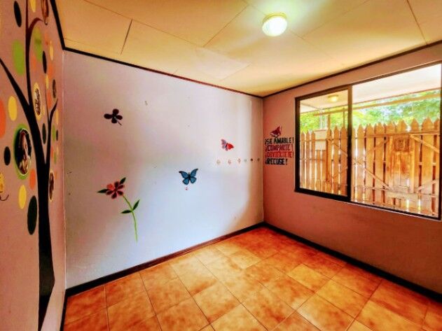 Casa enfrente de escuela de Morazan, Perez Zeledon, Costa Rica. in San Isidro De El General, Pérez Zeledón, San José — $110,000