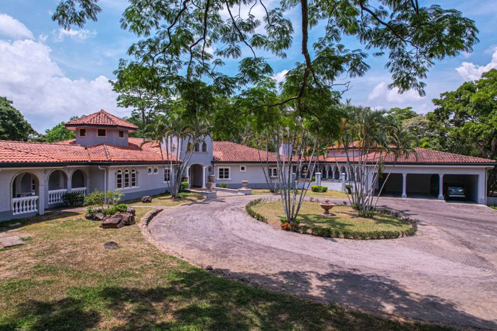 LUXURY VILLA FOR SALE IN TURRUCARES in Turrúcares, Alajuela — $1,775,000 - Photo 3 of 43