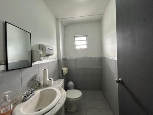 Venta de Edificio Esquinero en Montes de Oca-San Pedro. RAH 26-1870 en San Pedro, Montes De Oca, San José — $950,000