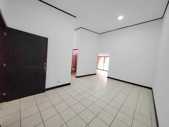 Venta de Casa en La Unión-Tres Ríos. RAH 26-1428 PRECIO REBAJADO en Tres Ríos, La Unión, Cartago — 110 000 000 ₡ - Foto 4 de 6
