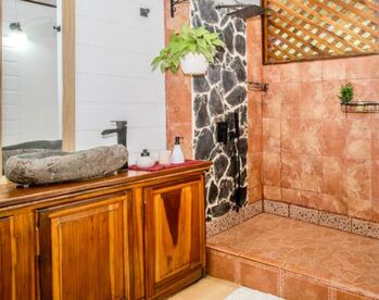 Exclusiva Villa de Lujo en Cocles – Ubicación Privilegiada y Rentabilidad Asegurada. in Cahuita, Talamanca, Limón — $700,000 - Photo 5 of 29