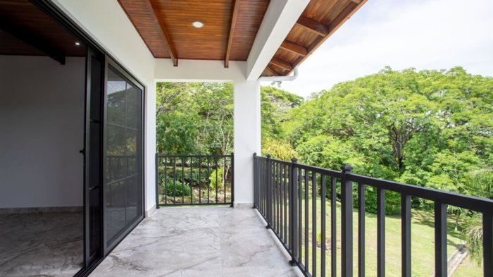 Gran casa de estilo moderno en una comunidad rural de lujo. en Atenas, Alajuela — $1,100,000 - Foto 2 de 20