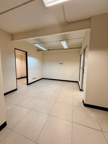 Alquiler oficinas Guachipelin en San Rafael, Escazú, San José — $1,990,000 - Foto 2 de 12