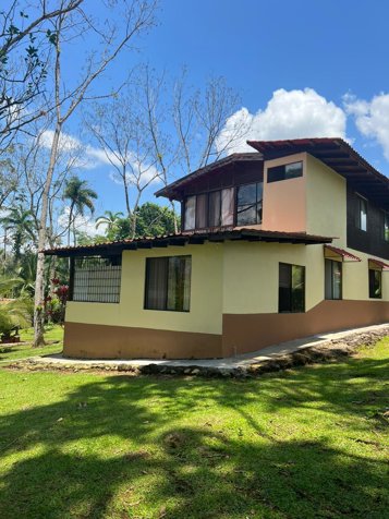 CASA CON PISCINA PARA TURISMO EN CHACHAGUA en Peñas Blancas, San Ramón, Alajuela — $420,000
