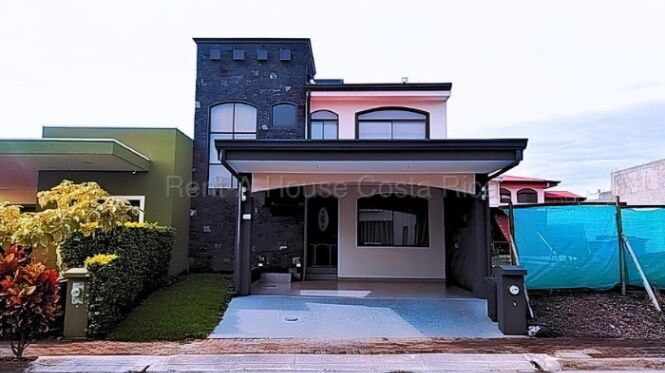 Casa amueblada en alquiler en Condominio Hacienda El Coyol, Alajuela in San José, Alajuela — $1,950
