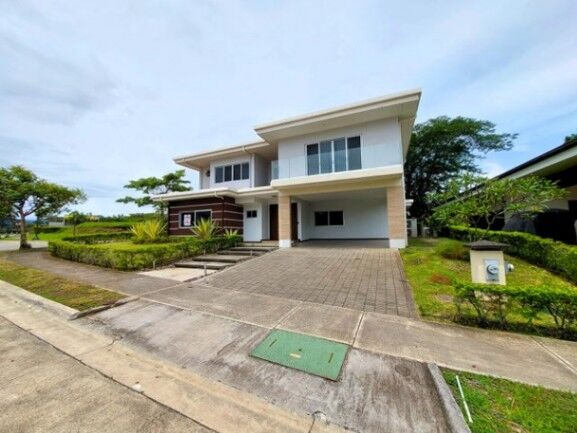 Se alquila espaciosa casa con patio en San Rafael Alajuela 26-50 en San Rafael, Alajuela — $5,500