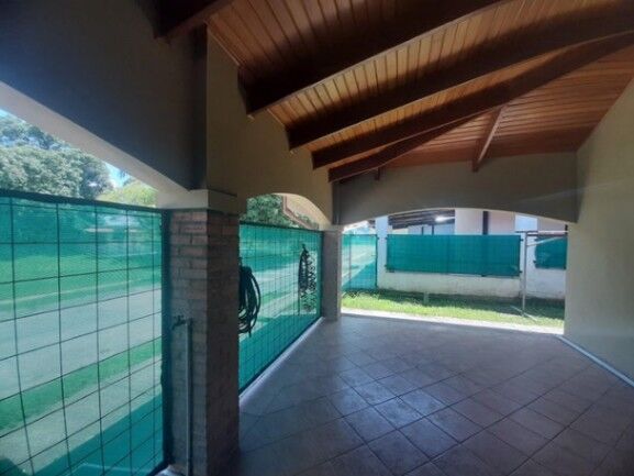 Se vende espaciosa asa con jardín en Coyol de Alajuela 25-1431 en Garita, Alajuela — $272,000
