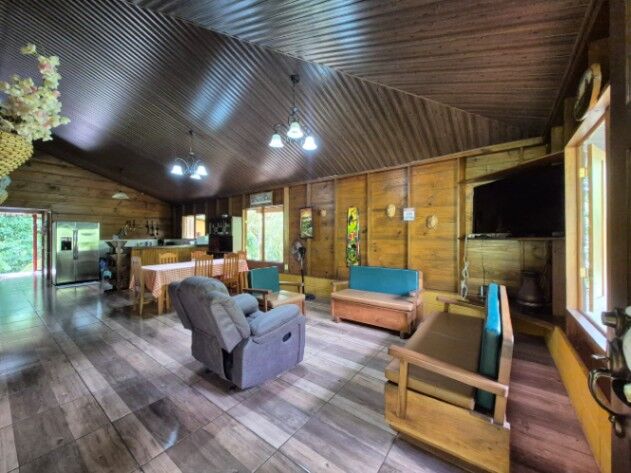 Amplia Casa Campestre con Piscina y Terreno de 1Hectáreas en Santa Elena in Cajón, Pérez Zeledón, San José — $649,999