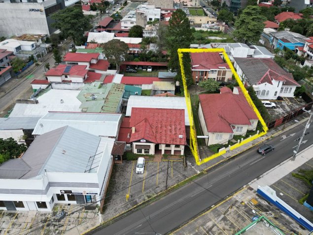 Venta de Terreno comercial en San José, con casa y apartamentos en Carmen, San José — $1,650,000
