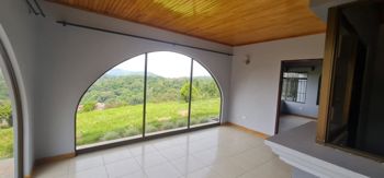 Amplia y Renovada Casa con Vistas al GAM – Terreno de 3,203 m² en Santiago, Palmares, Alajuela — 112 000 000 ₡ - Foto 5 de 14