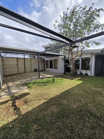 Venta propiedad de una planta Residencial San Isidro de Heredia in San Isidro, Heredia — ₡ 135 000 000